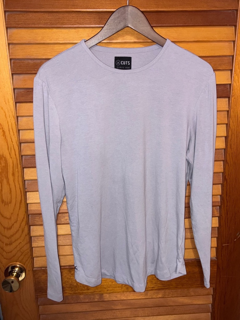 Cuts AO Long Sleeve Curve Hem shirt- size medium